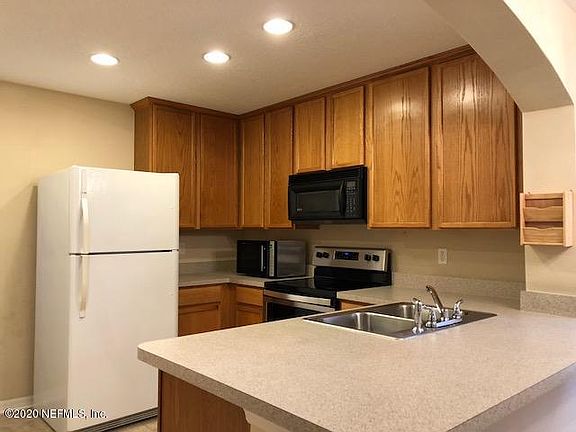5th image of 213 Beech Brook St