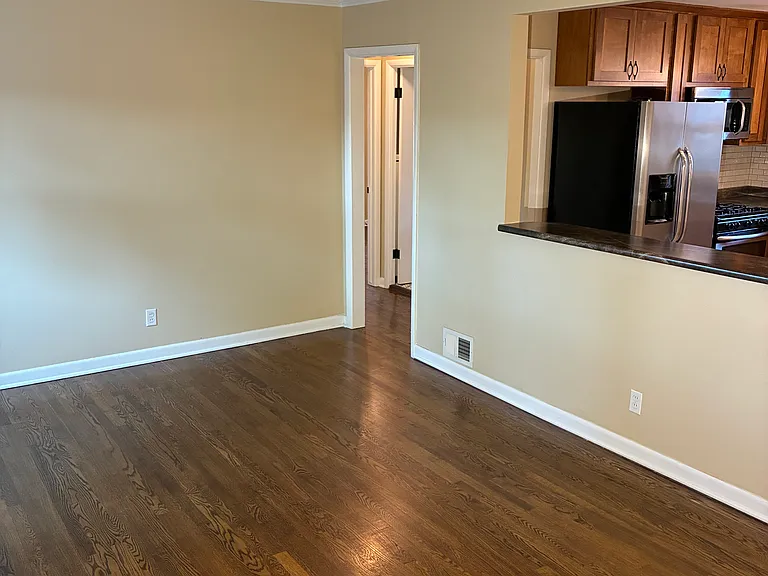 1114 N 49th Ave — Photo 4