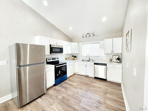 4th image of 2115 E 8th St