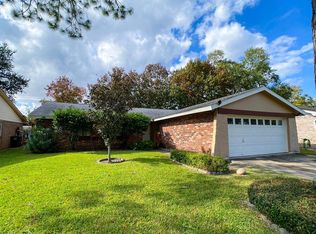 9918 Old Towne Ln, Sugar Land, TX 77498