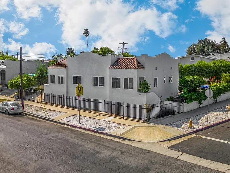 1009 Tremont St — Photo 1