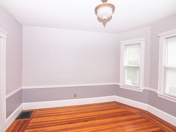 4th image of 31-33 Otis St #31