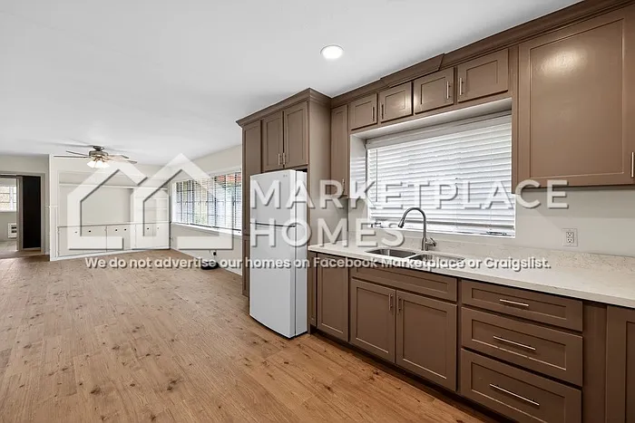 1209 Harvey St — Photo 8