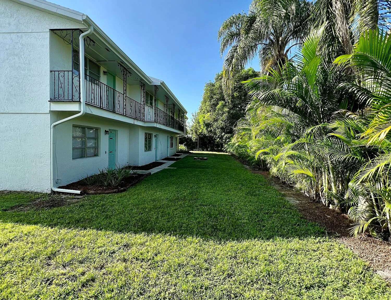 1 bed, 1.5 bath, 1000 sqft, $1,250 — Photo 3