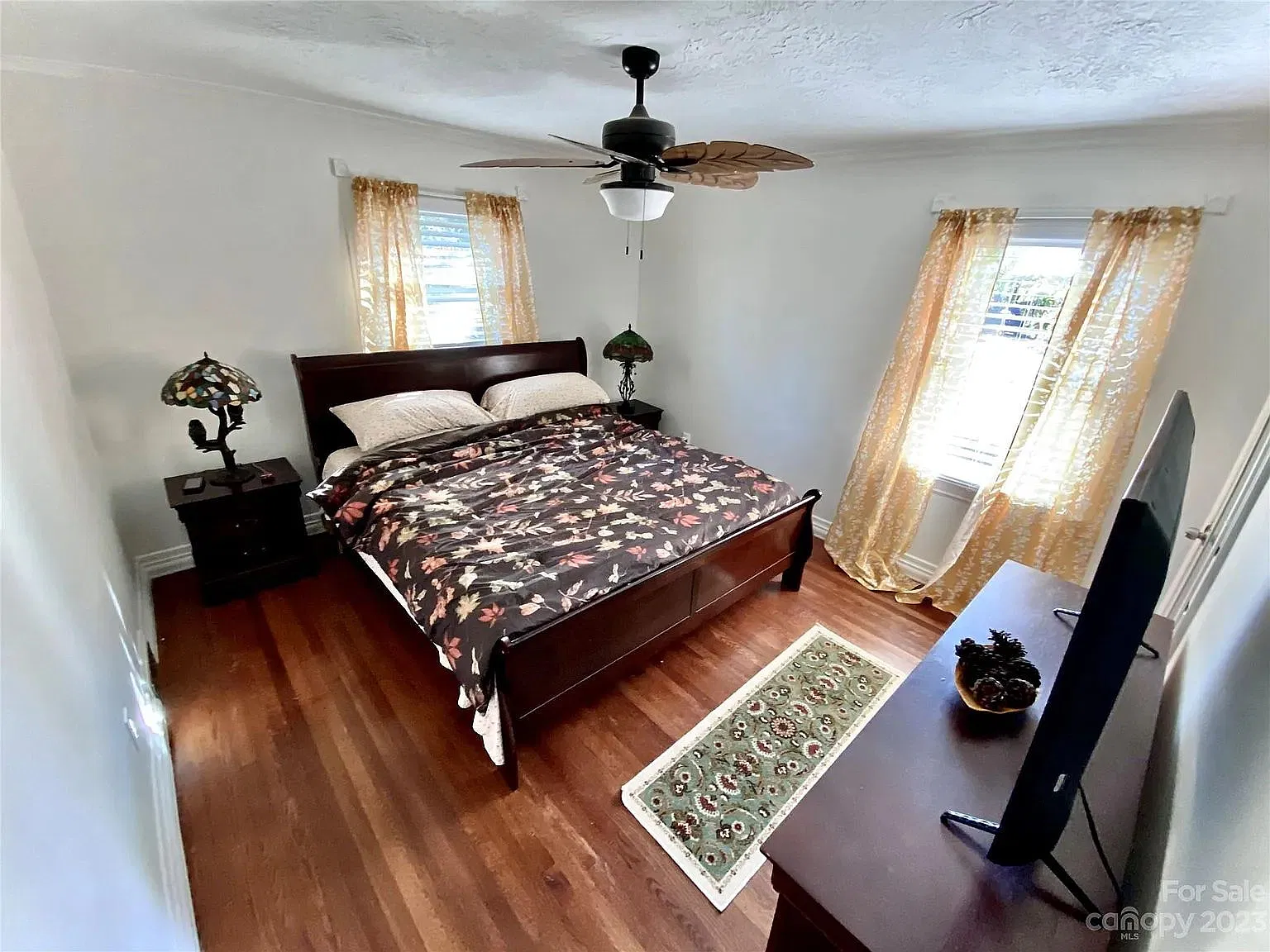 3 bed, 2.0 bath, 1100 sqft, $2,100 — Photo 4