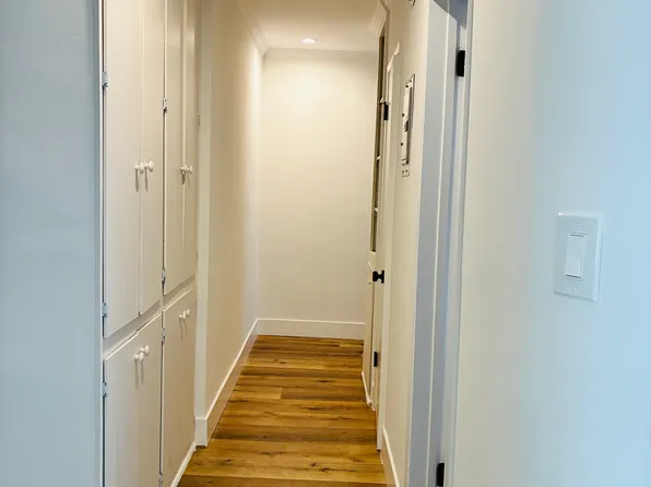 Clark Place, 18634 Clark St #726e6ba28, Tarzana, CA 91356