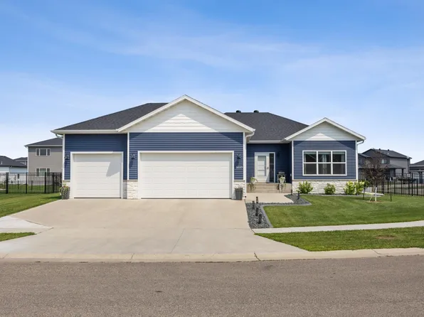 3037 Prairie Farms Cir S, Fargo, ND 58104