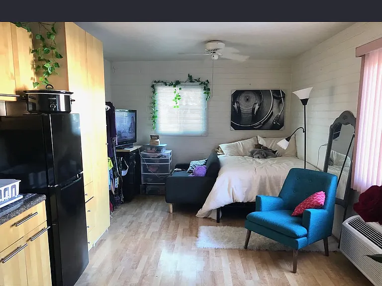 237 E Minton Dr — Photo 2