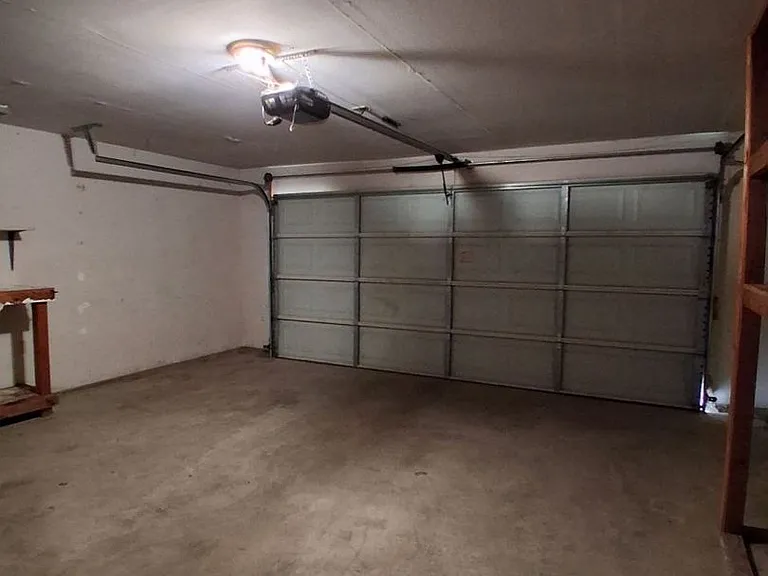 2068 W Magill Ave — Photo 16