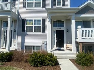 1763 Ruby Dr, Pingree Grove, IL 60140