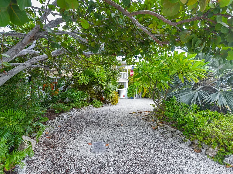 320 W Indies Dr — Photo 34