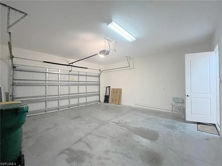 1366 Serrano Cir — Photo 30