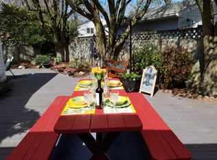 7934 Lake Pleasant Dr, Springfield, VA 22153