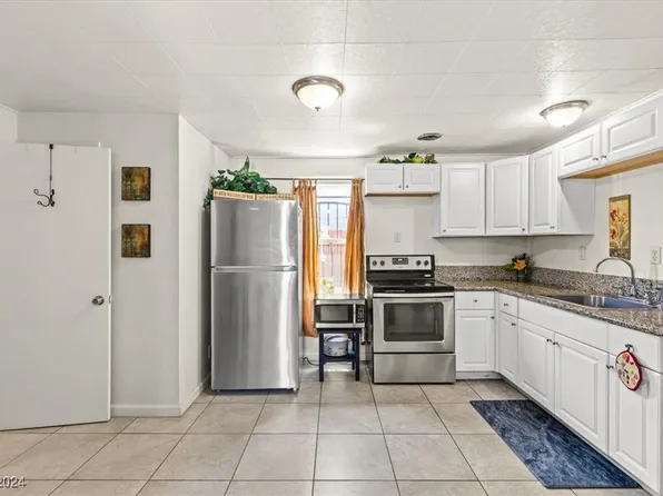 1825 Harding St, North Las Vegas, NV 89030
