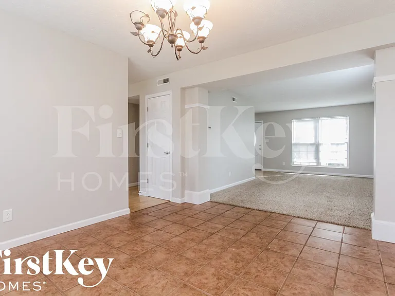 746 Apple Ln — Photo 5