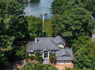 238 N Sioux Rd, Kilmarnock, VA 22482