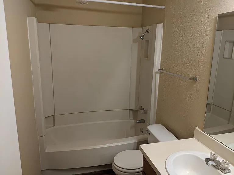 4702 Green Hollow Dr — Photo 3
