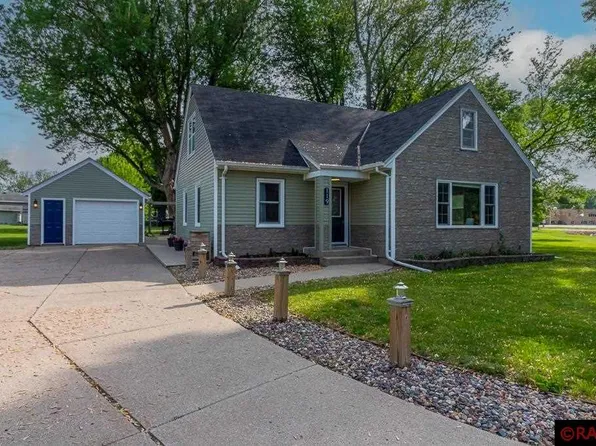 119 Sunset Cir, Le Sueur, MN 56058