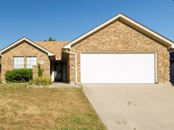4909 Colonial Park Dr, Haltom City, TX 76117