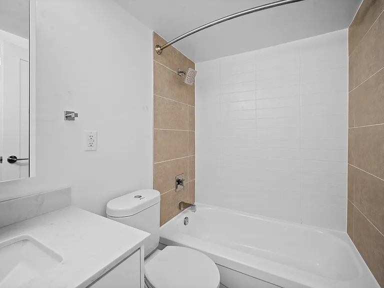 33 Erskine Ave — Photo 34