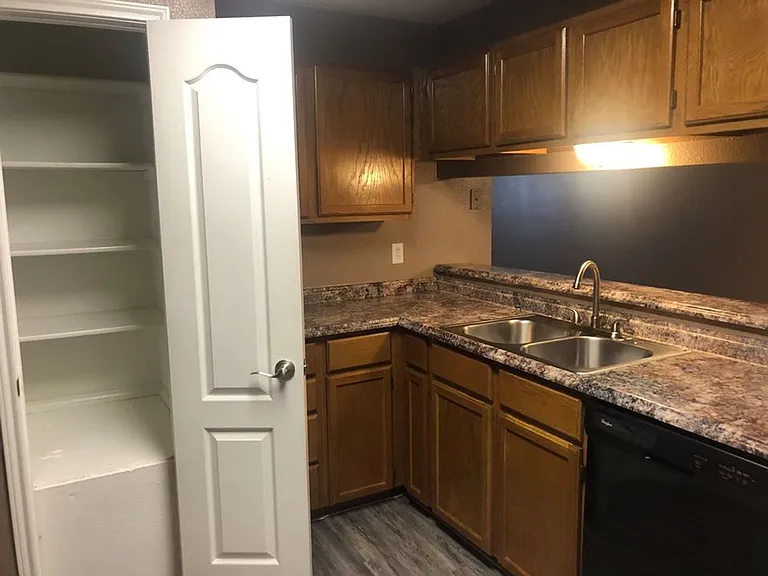 Country View Apartments — Photo 18