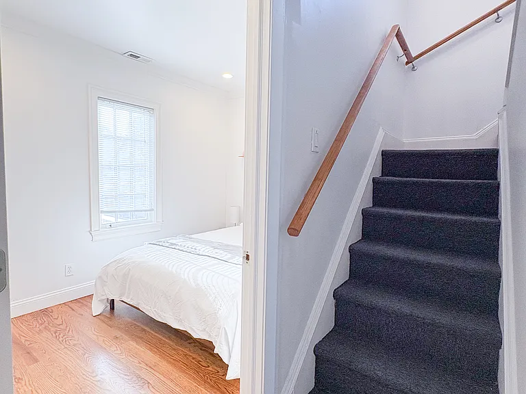 87 Stephen St #1C — Photo 125