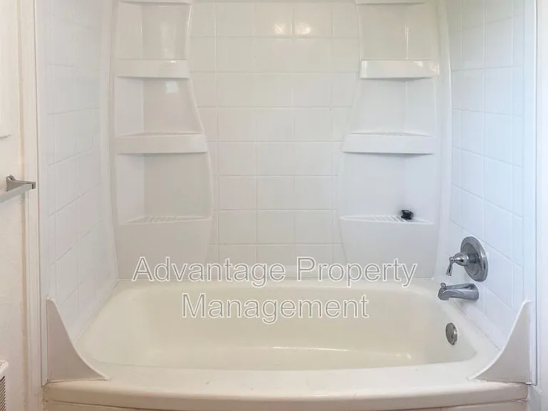 365 E Jackson St #7 — Photo 11
