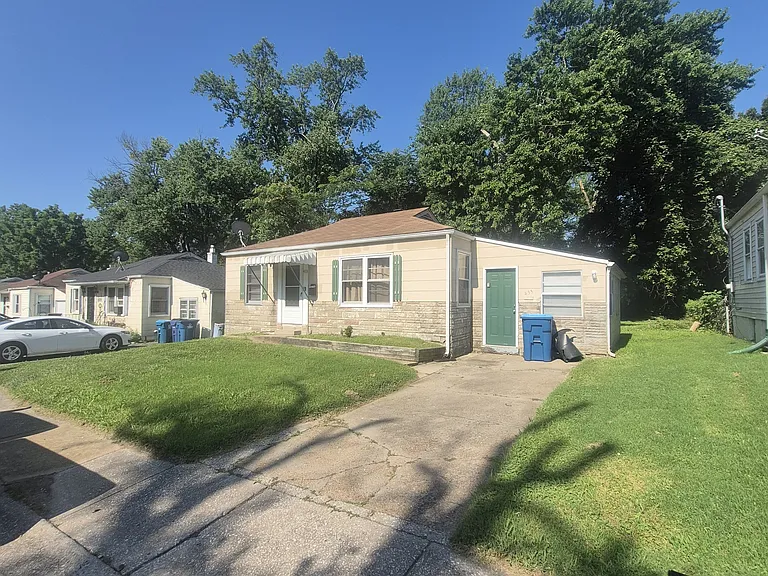 433 Plaza Ave — Photo 4