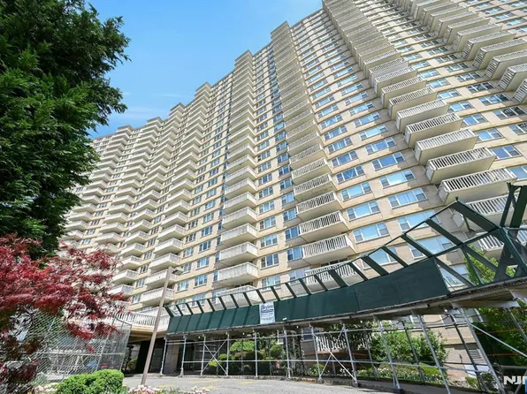 555 North Ave APT 21-L, Fort Lee, NJ 07024