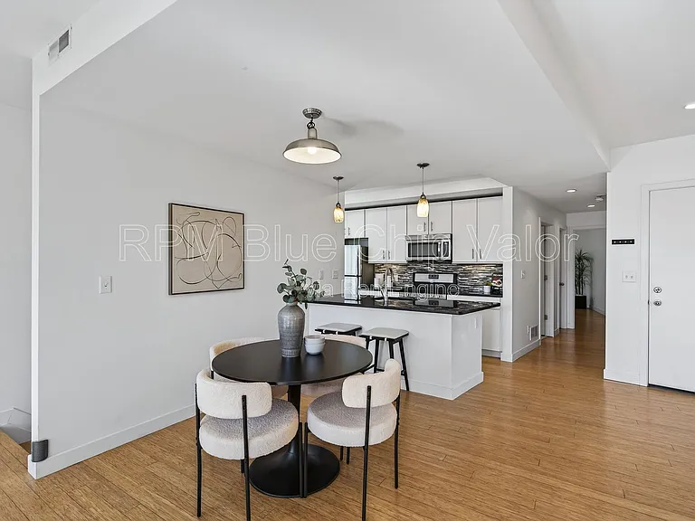 432 Liberty Hl #A — Photo 9