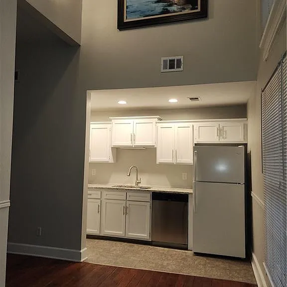 110 S Dearborn St #3 — Photo 36