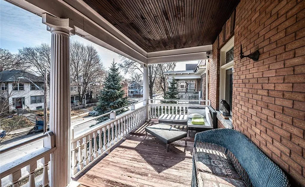 3 bed, 1300 sqft, $1,790 — Photo 2