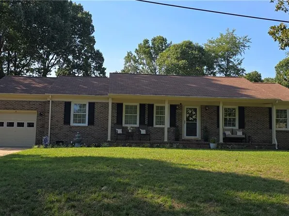 1709 Pine Tree Dr, Gloucester Point, VA 23062