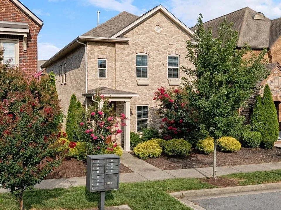 164 Ashcrest Point