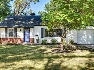 7524 Sagamore Rd, Prairie Village, KS 66208