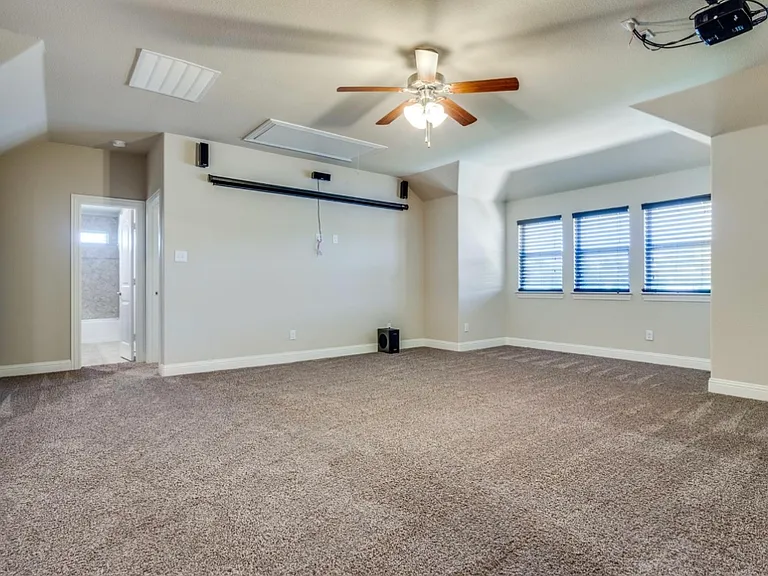 909 Sunnyvale Dr — Photo 22