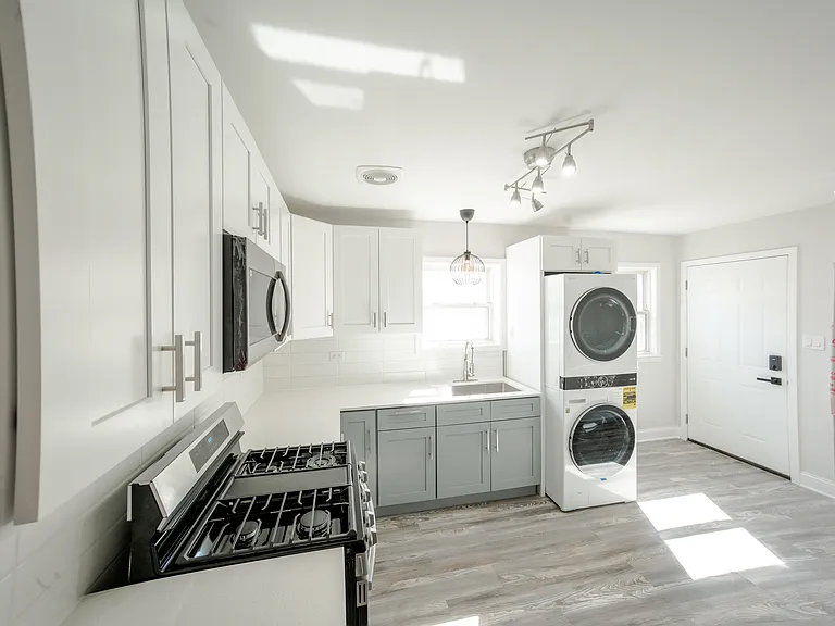 2242 N Lavergne Ave #2 — Photo 3