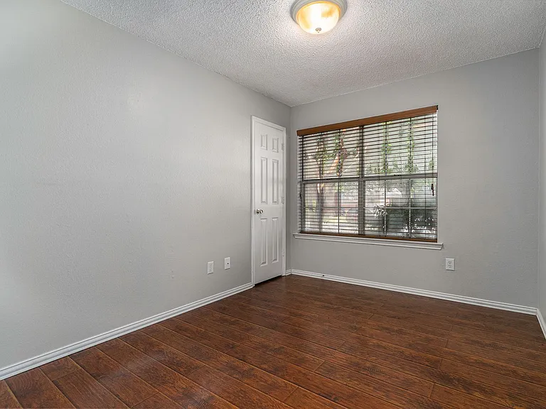 588 Lake Forest Dr — Photo 19