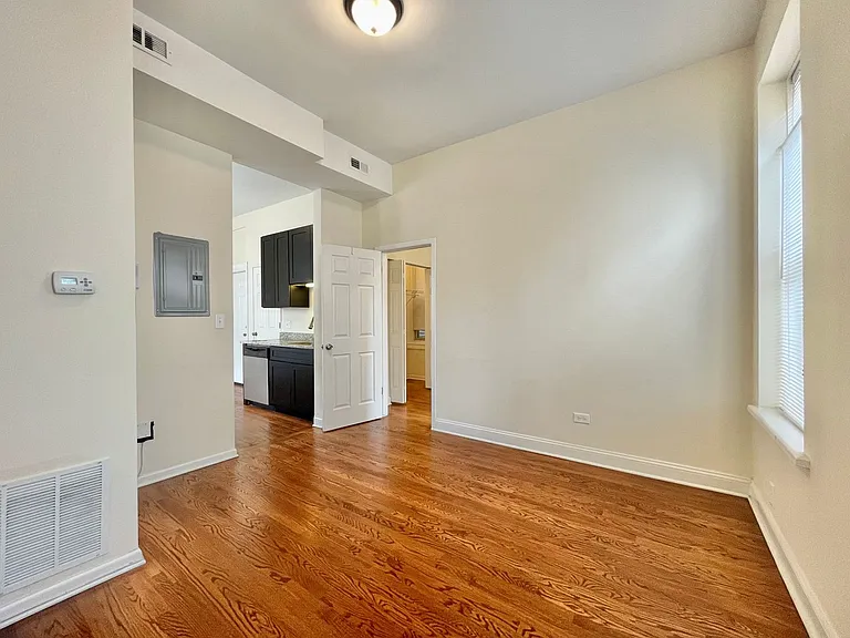 1629 S Throop St — Photo 5
