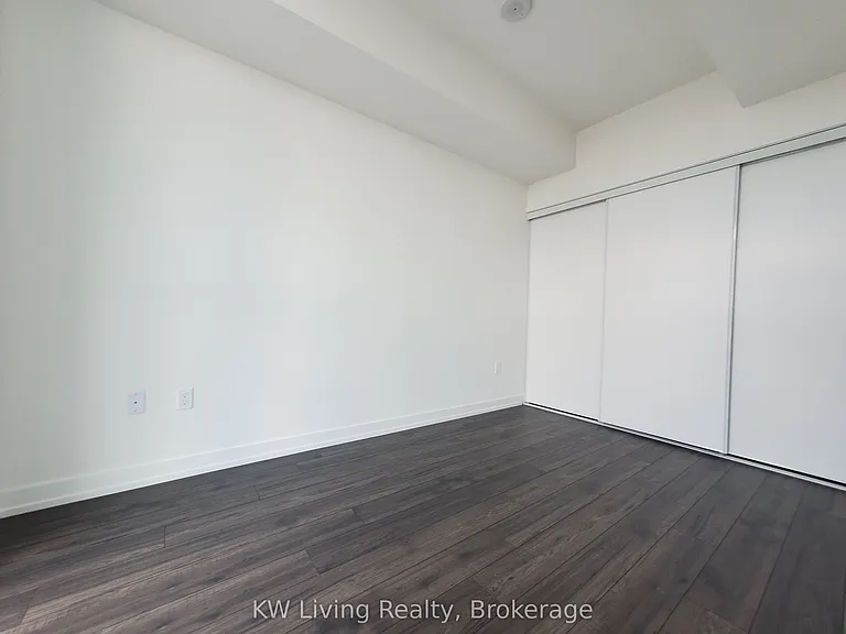 33 Helendale Ave #2504 — Photo 8