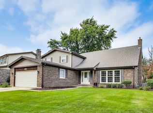 548 Stafford Ln, Glen Ellyn, IL 60137