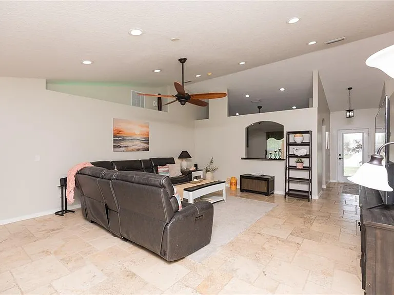 7 Lancaster Ln — Photo 29
