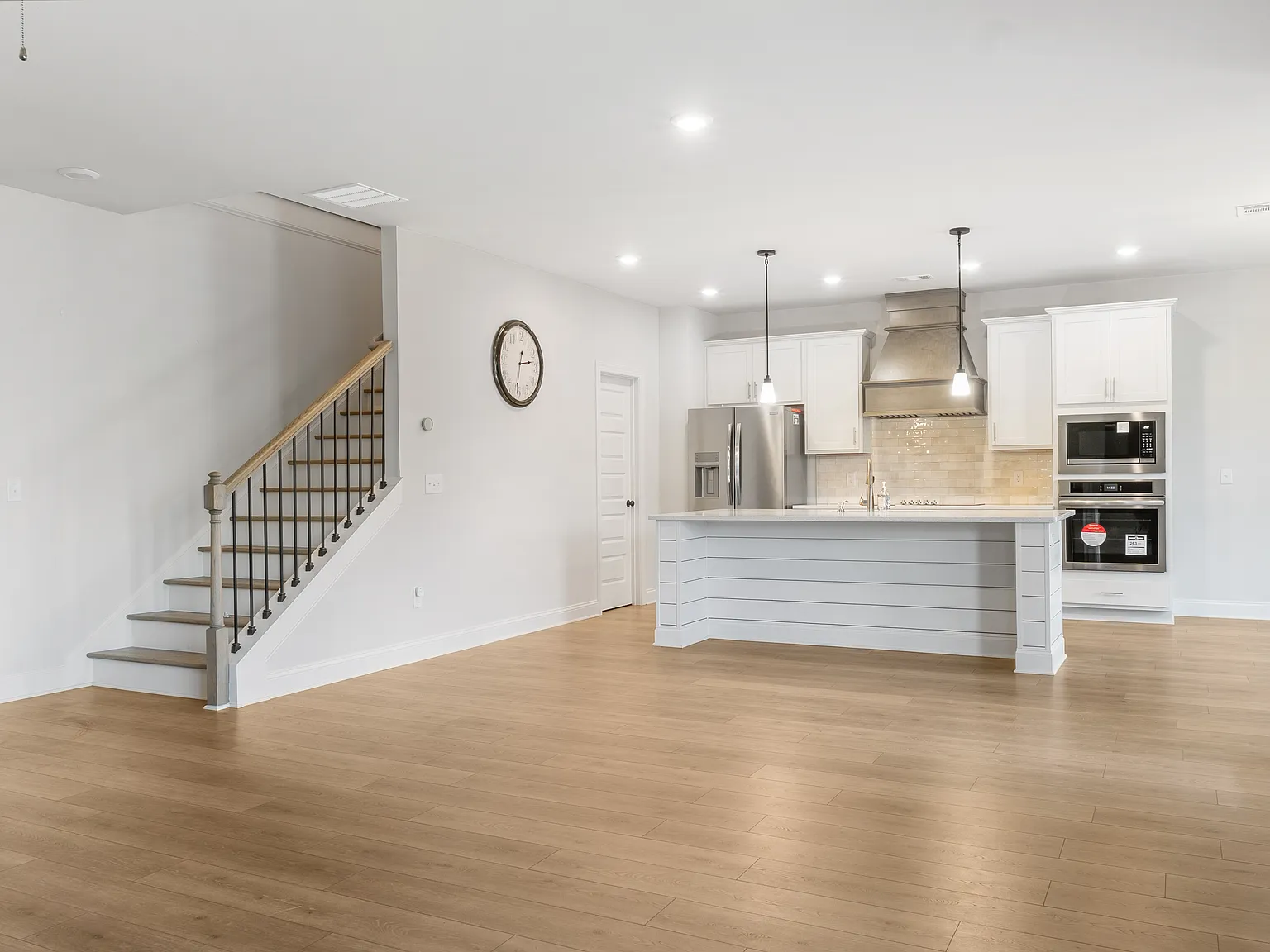 4 bed, 2438 sqft, $2,500 — Photo 3