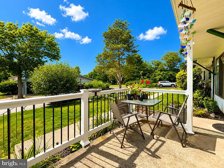 64 Woodway Dr — Photo 9