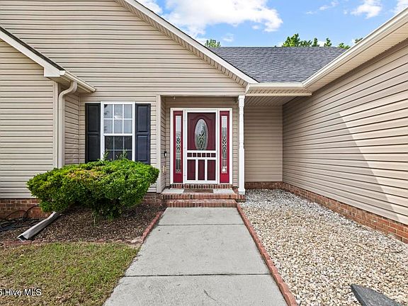 3rd image of 132 Forest Bluff Dr