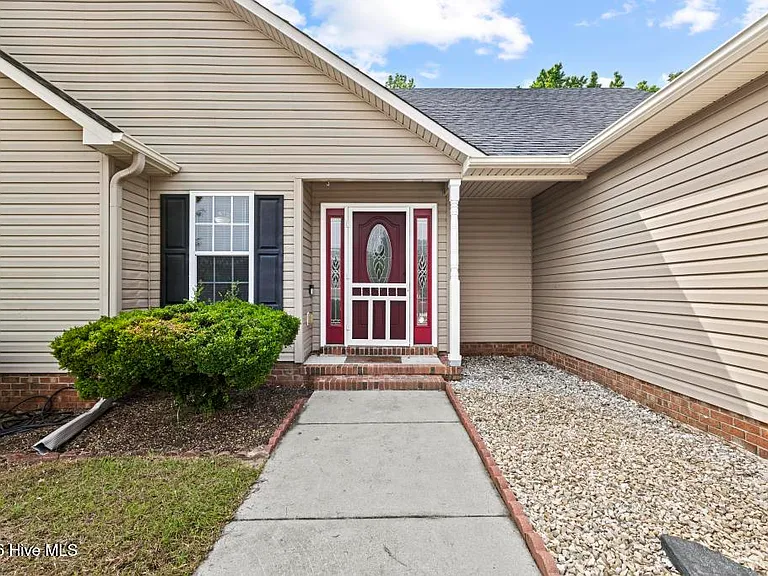 132 Forest Bluff Dr — Photo 3