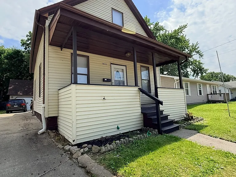 1412 1/2 W Locust St — Photo 1