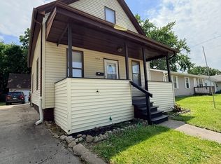 1412 1/2 W Locust St, Bloomington, IL 61701