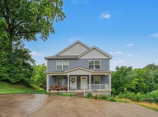906 E Happy Hollow Dr, Clarksville, TN 37040