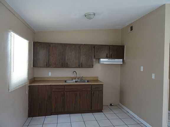 2nd image of 4220 W Laurel St